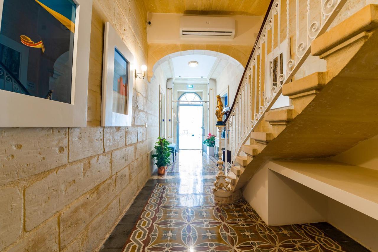 Monreal Boutique Townhouse - R024Rm3 호텔 파올라 외부 사진